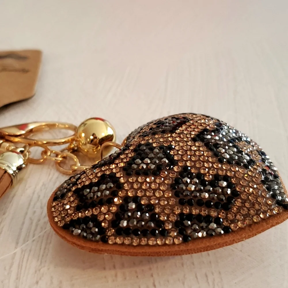 Animal print puffy heart tassel ball brown tan keychain mob wives - Picture 5 of 5